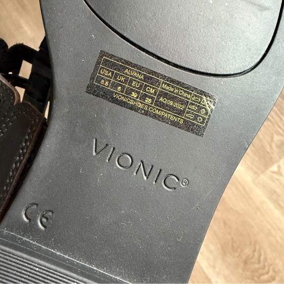 Vionic Alvara Black Women's Leather Sandals - Picture 9 of 9